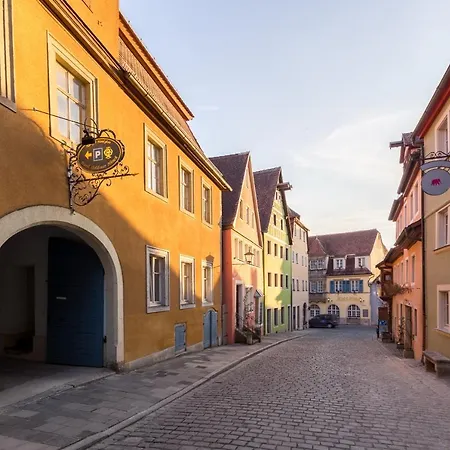 Gaestehaus Ploenlein - Goldener Hirsch Rothenburg Готель Ротенбург-на-Таубері