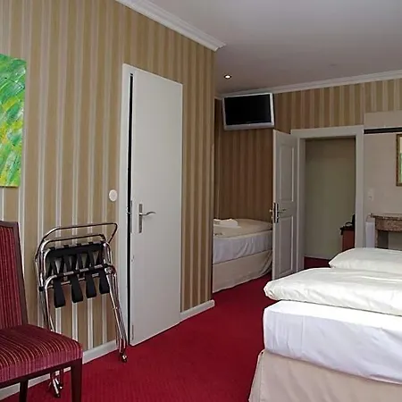 Отель Gaestehaus Ploenlein - Goldener Hirsch Rothenburg *