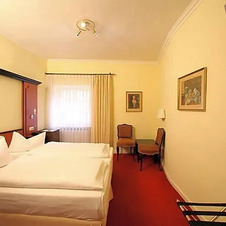 Gaestehaus Ploenlein - Goldener Hirsch Rothenburg Отель Ротенбург-на-Таубере