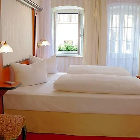 Gaestehaus Ploenlein - Goldener Hirsch Rothenburg Отель Ротенбург-на-Таубере