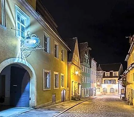 Отель Gaestehaus Ploenlein - Goldener Hirsch Rothenburg